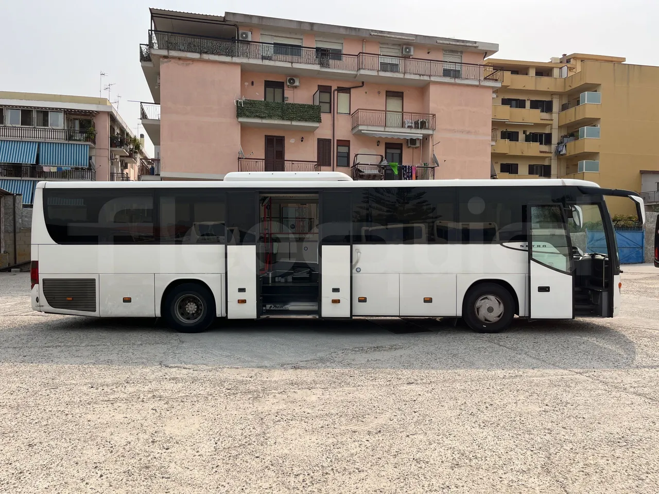 Setra S415 - Right Side Doors Open