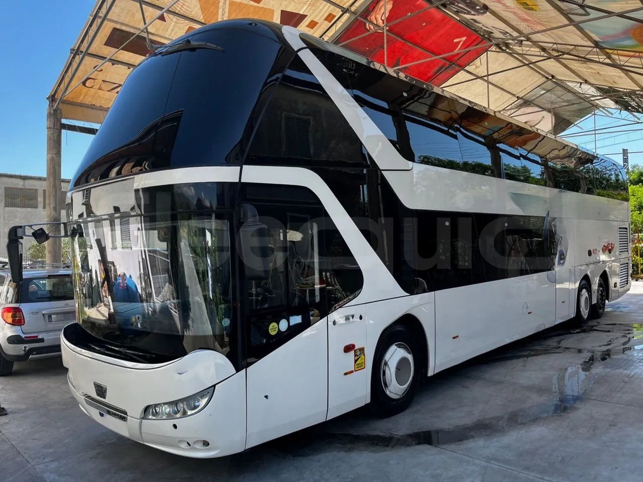 Neoplan Skyliner - 3/4 front left
