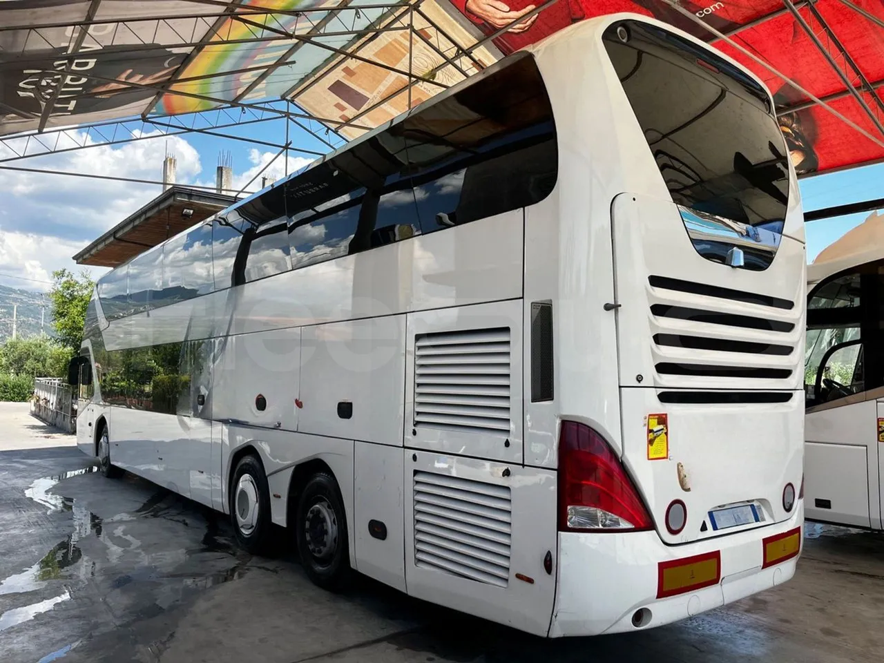 Neoplan Skyliner - 3/4 left rear side