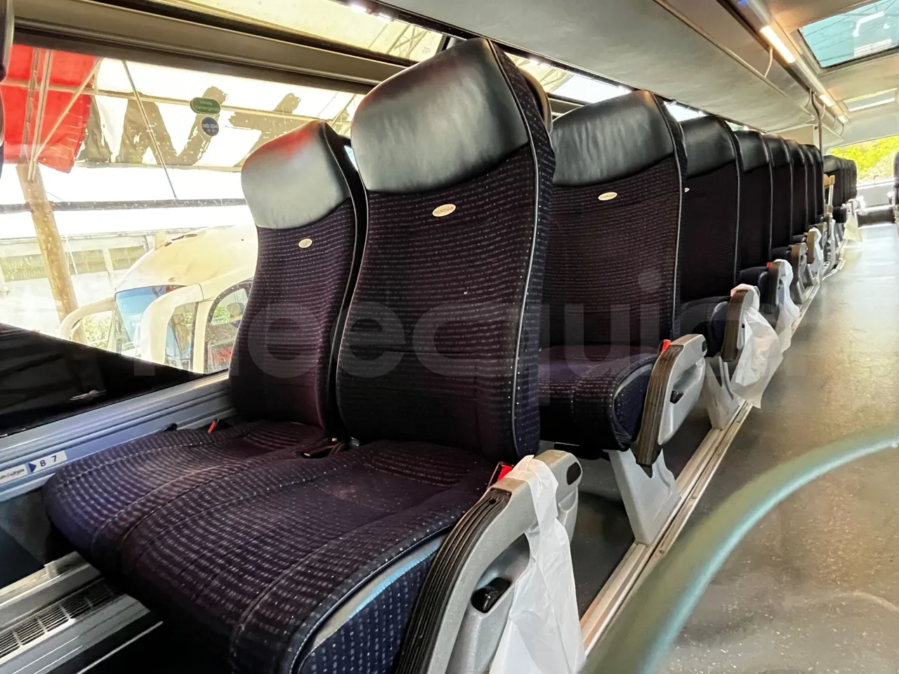 Neoplan Skyliner - seat brackets photo