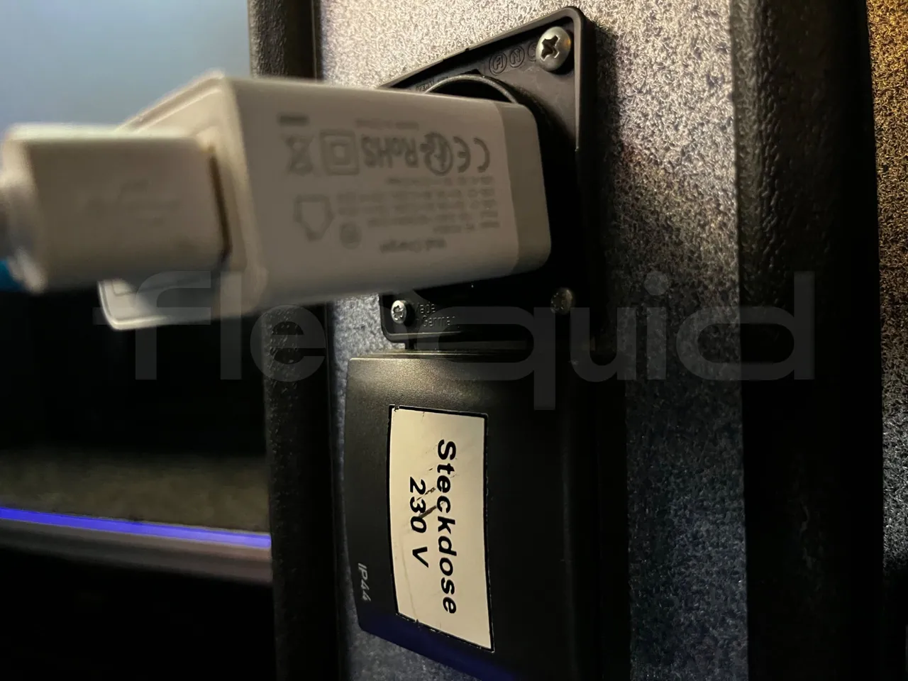 Neoplan Skyliner - usb charging detail