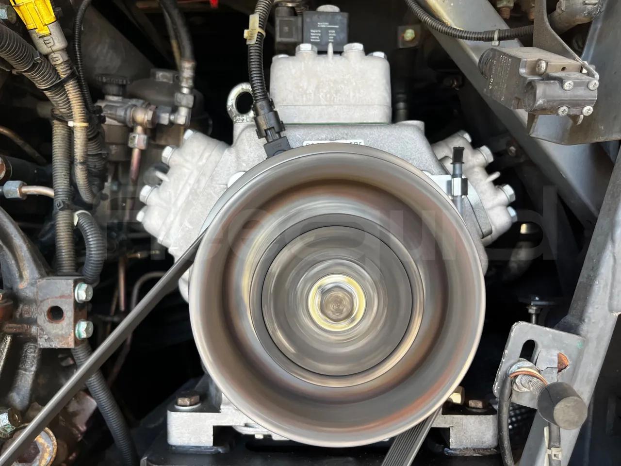 Neoplan Skyliner - air conditioning compressor