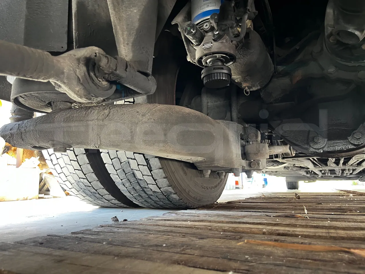 Neoplan Skyliner - axle 2 discs left
