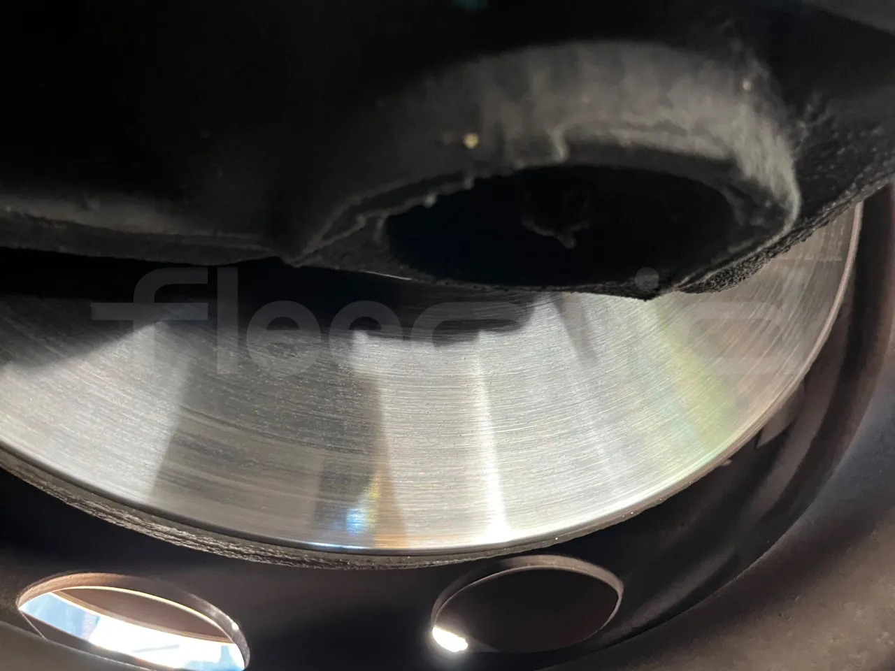 Neoplan Skyliner - front discs left