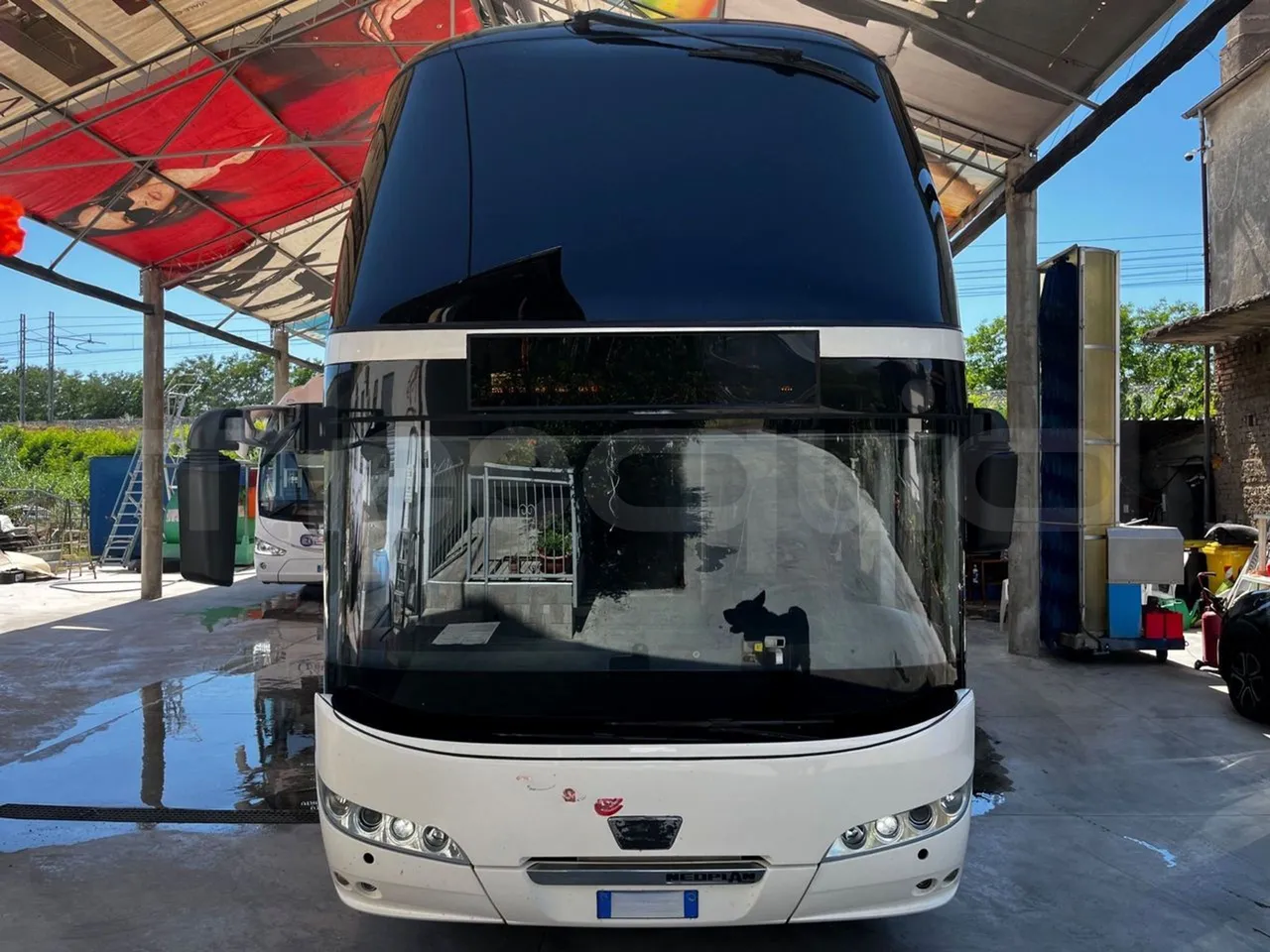 Neoplan Skyliner - front photo