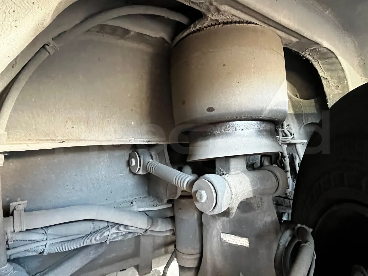 Neoplan Skyliner - front shock absorbers left