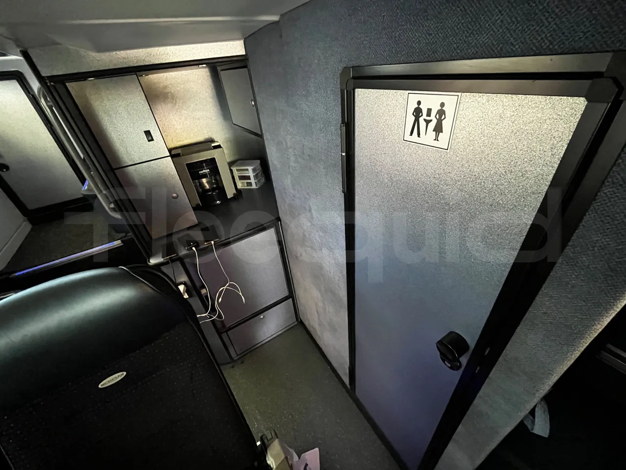 Neoplan Skyliner - floor hatches photo
