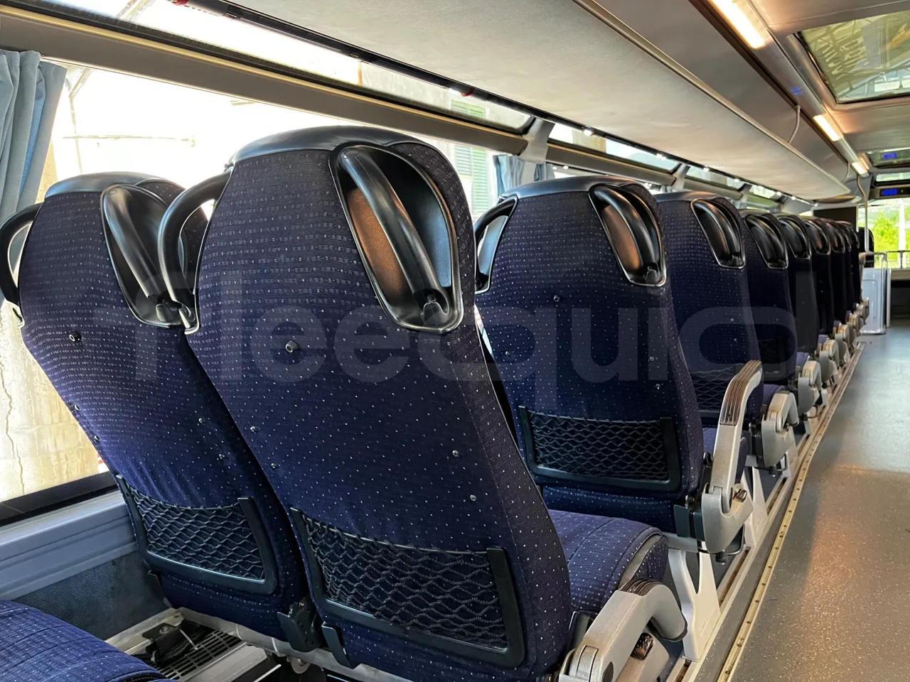 Neoplan Skyliner - forward view middle aisle