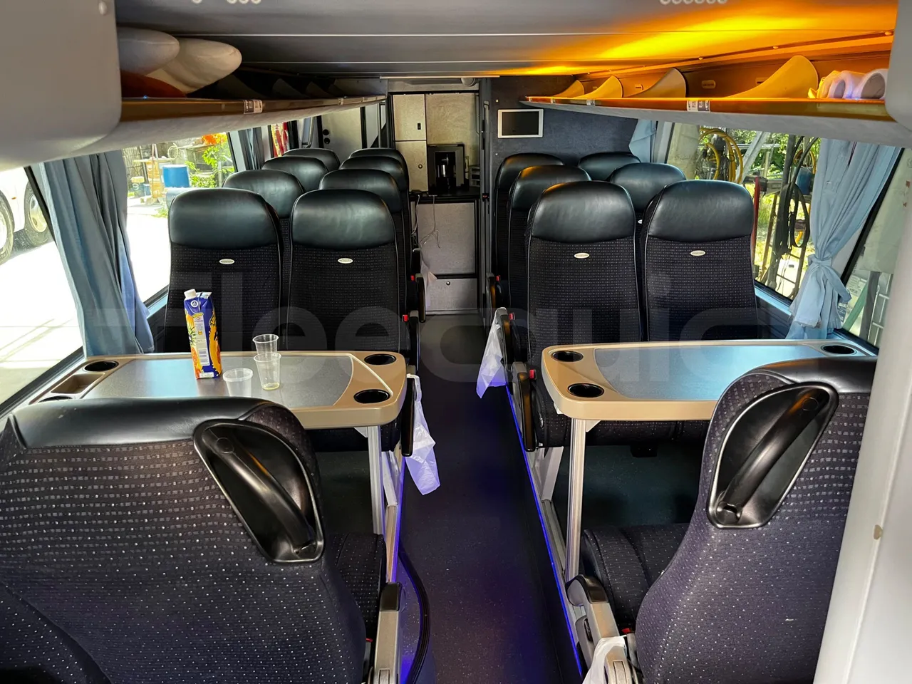 Neoplan Skyliner - reverse view middle aisle