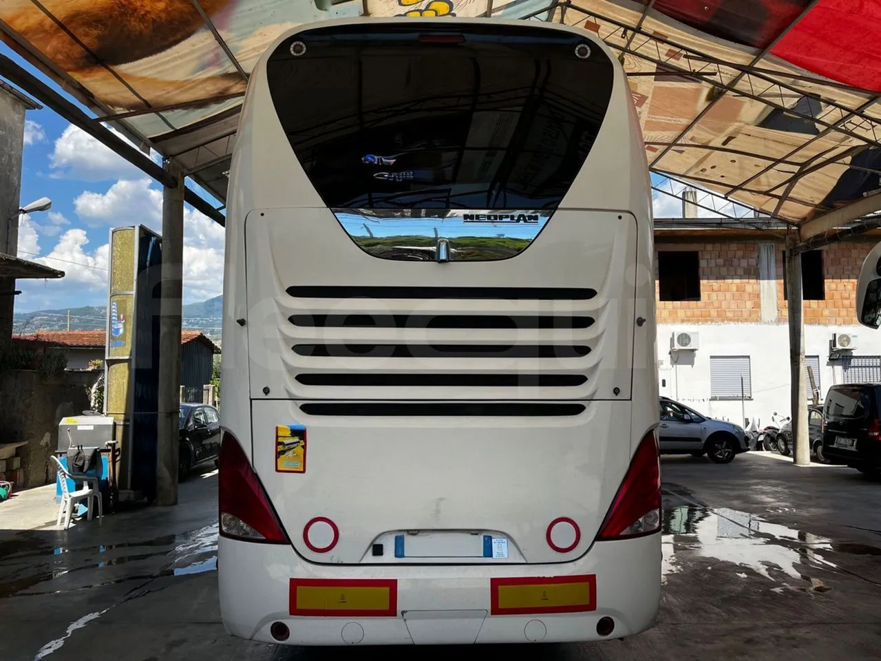 Neoplan Skyliner - rear hatch closed