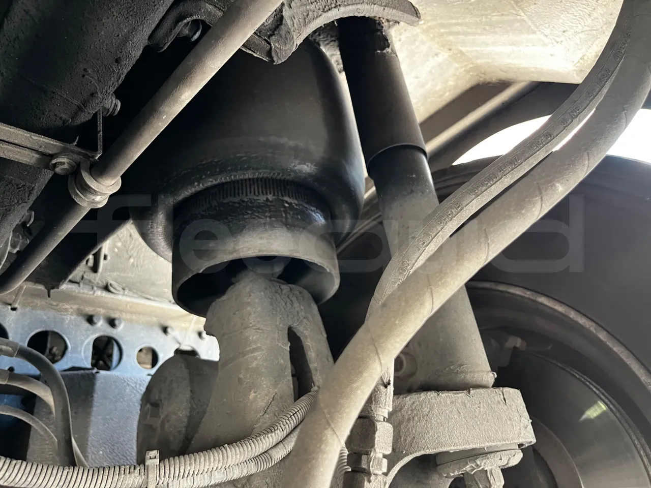 Neoplan Skyliner - axel 3 shock absorbers 2 right