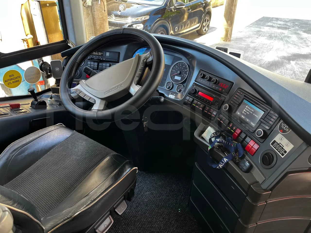 Neoplan Skyliner - steering wheel photo