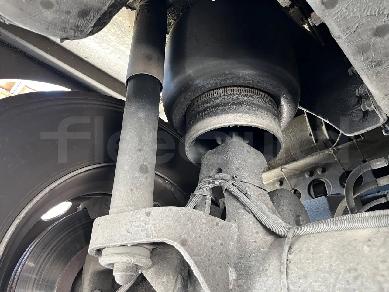 Neoplan Skyliner - axle 3 left side