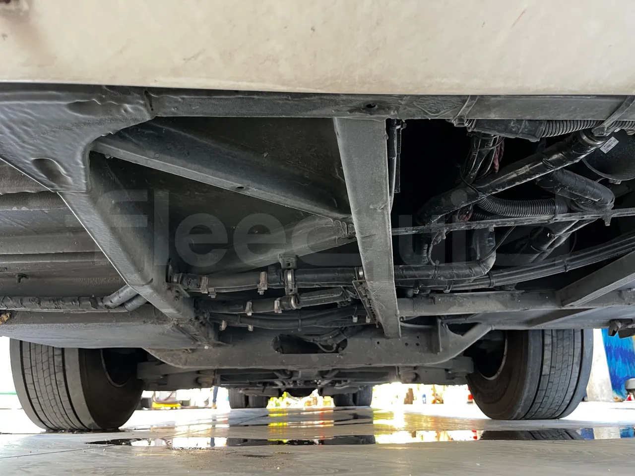 Neoplan Skyliner - front undercarriage from front