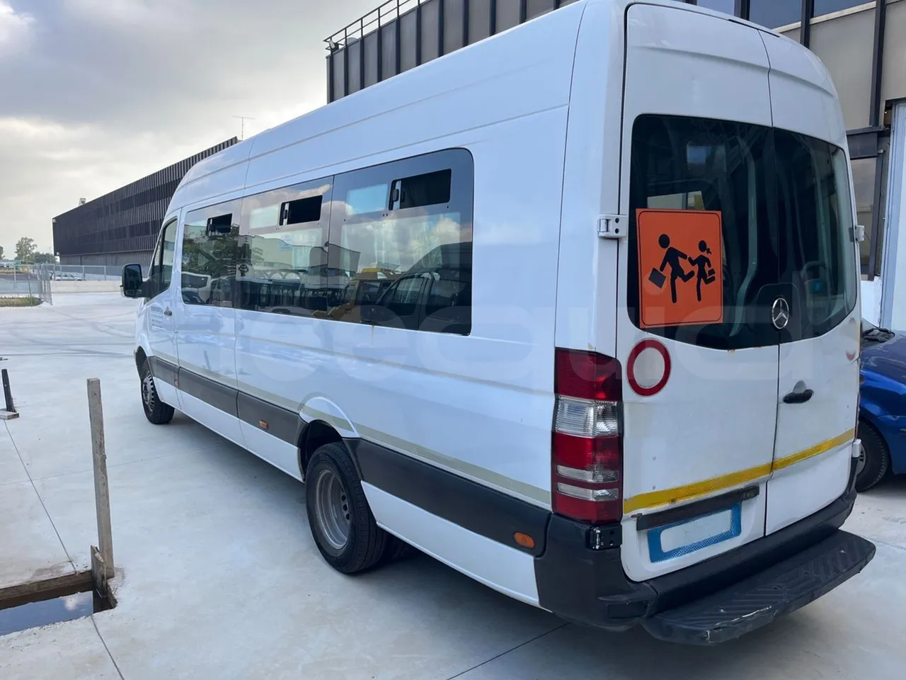 Mercedes-Benz Sprinter 519CDI -EUR5-140kW -7.345m Abitur - 3/4 left rear side