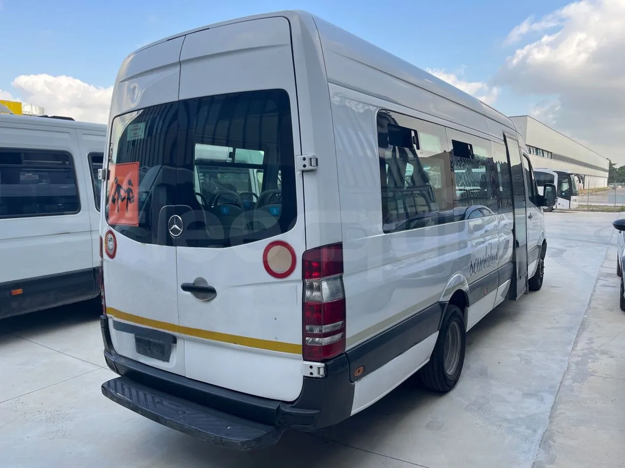 Mercedes-Benz Sprinter 519CDI -EUR5-140kW -7.345m Abitur - 3/4 right rear doors closed