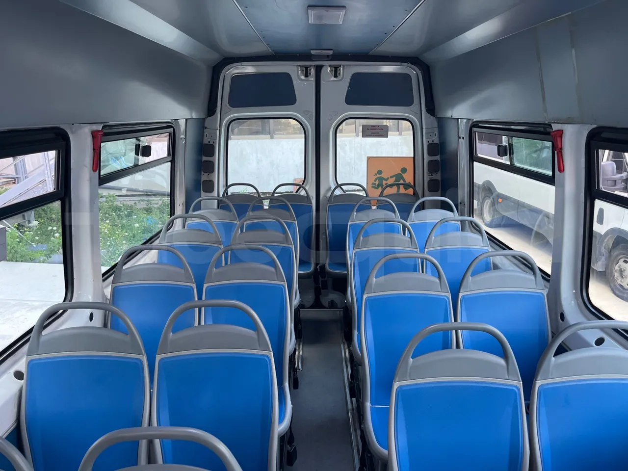 Mercedes-Benz Sprinter 519CDI -EUR5-140kW -7.345m Abitur - reverse view middle aisle