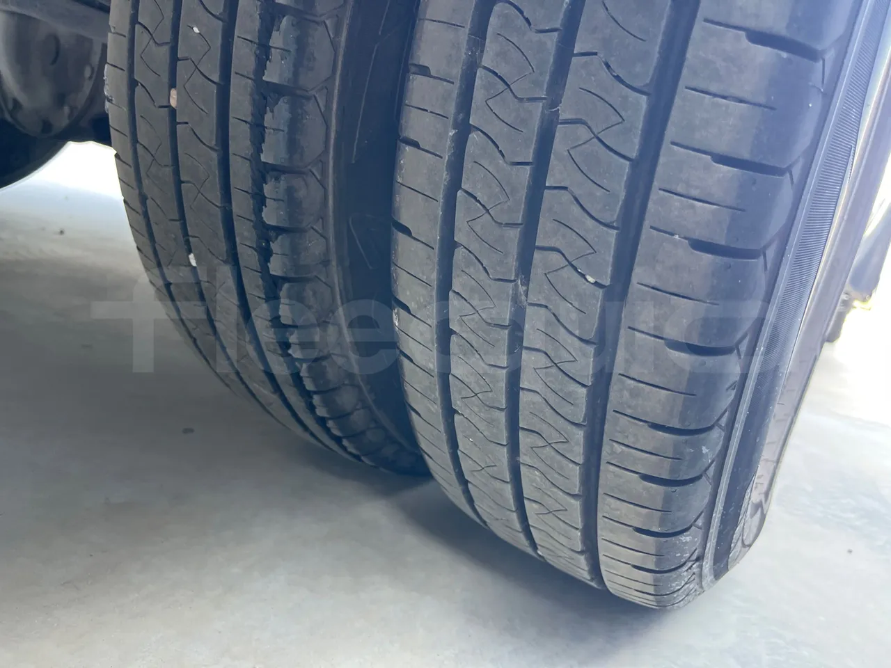 Mercedes-Benz Sprinter 519CDI -EUR5-140kW -7.345m Abitur - tread condition front tires left