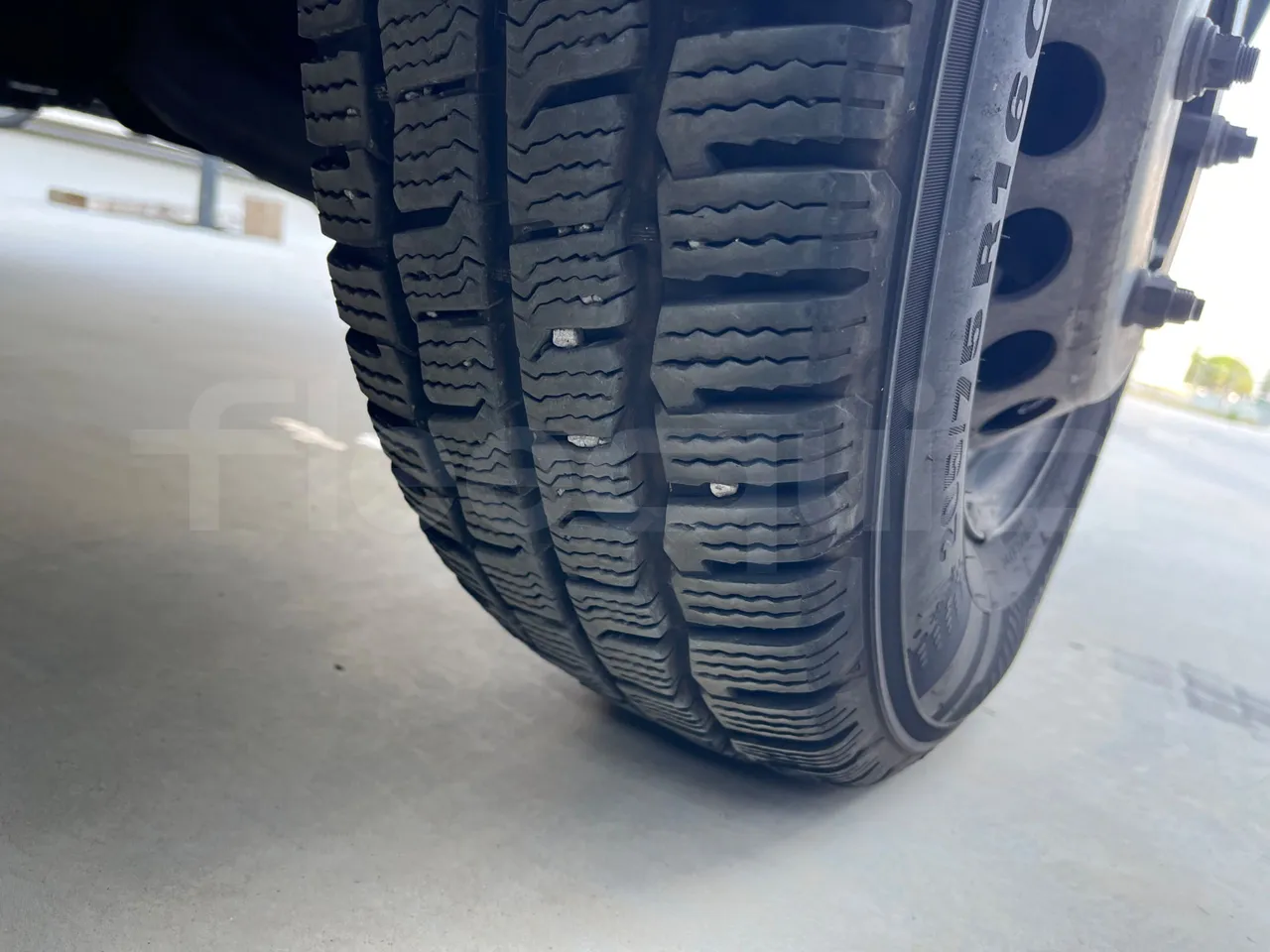 Mercedes-Benz Sprinter 519CDI -EUR5-140kW -7.345m Abitur - tread condition front tires right