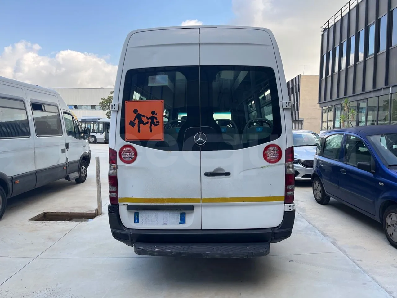 Mercedes-Benz Sprinter 519CDI -EUR5-140kW -7.345m Abitur - rear hatch closed