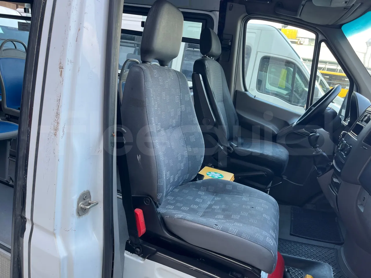Mercedes-Benz Sprinter 519CDI -EUR5-140kW -7.345m Abitur - hostess seat photo