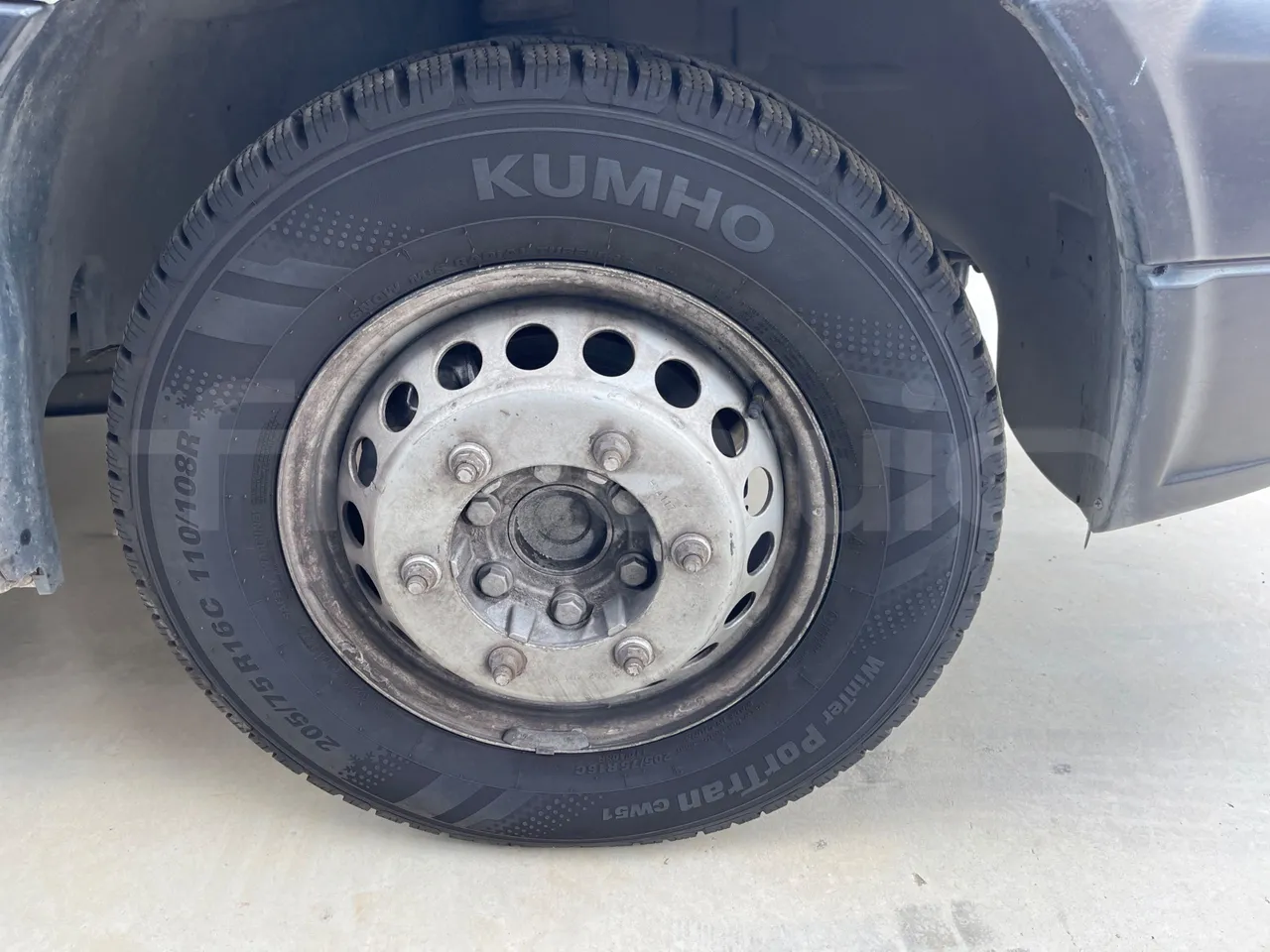 Mercedes-Benz Sprinter 519CDI -EUR5-140kW -7.345m Abitur - front left tire measurements