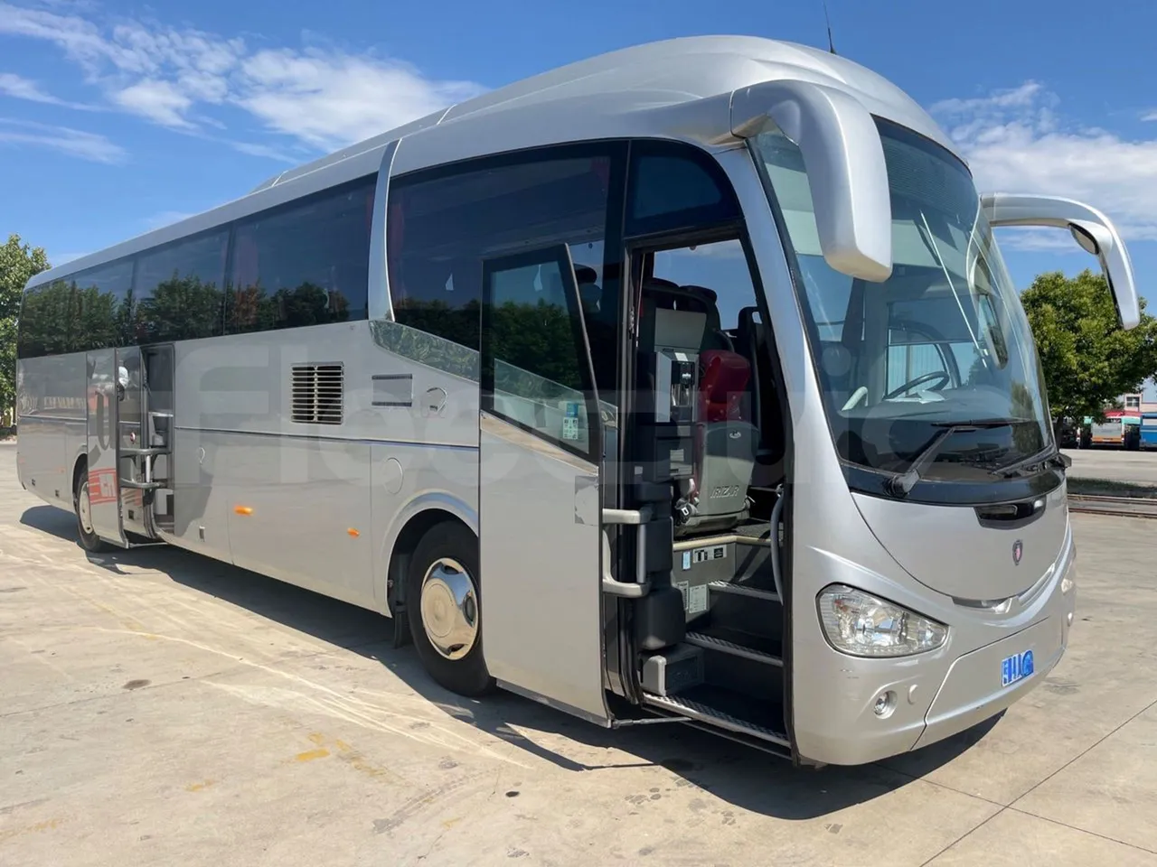 Irizar Scania - 3/4 right front doors open