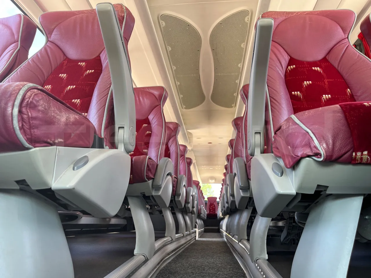 Irizar Scania - seat brackets photo