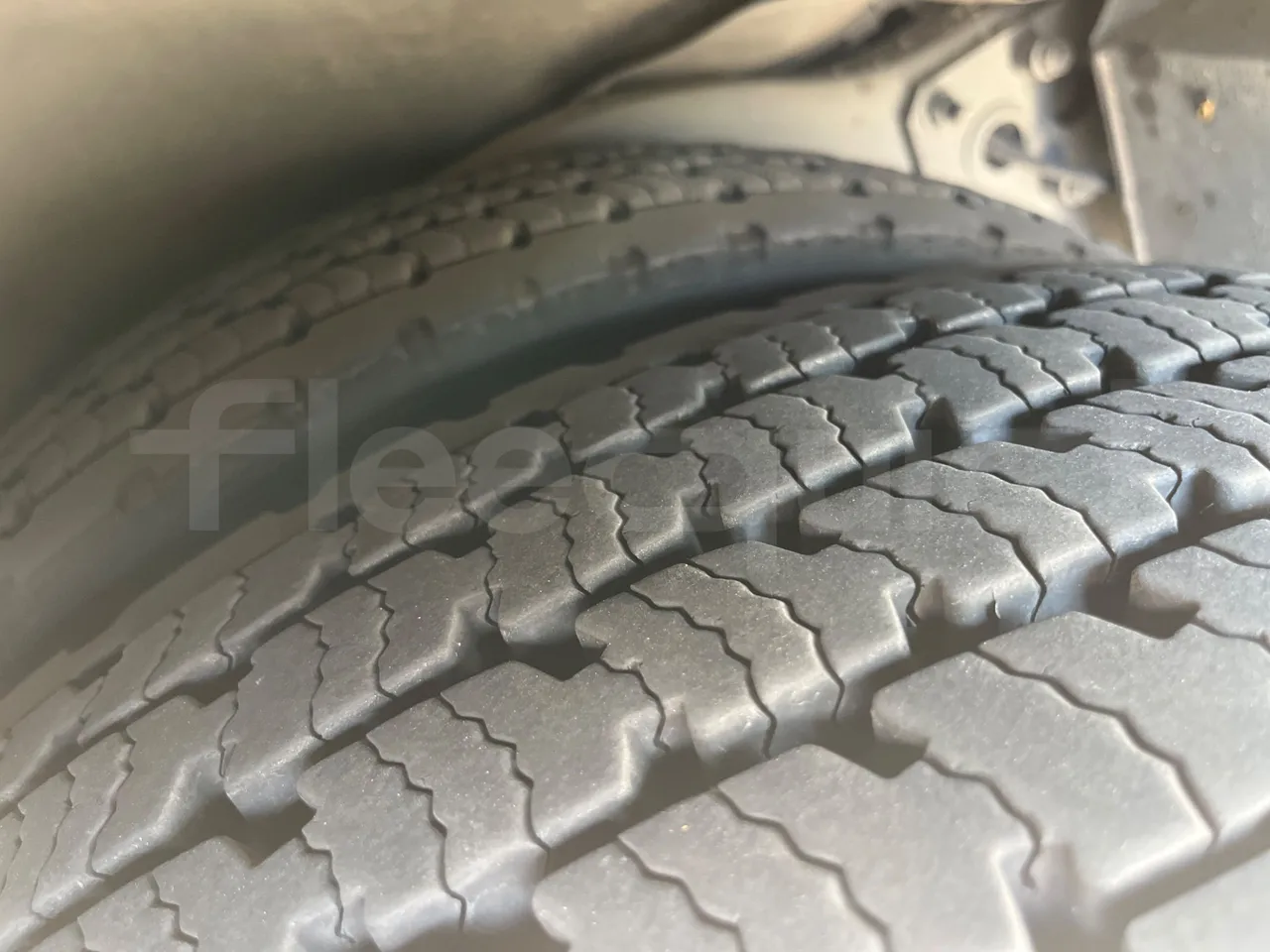 Irizar Scania - tread condition third axle tires right