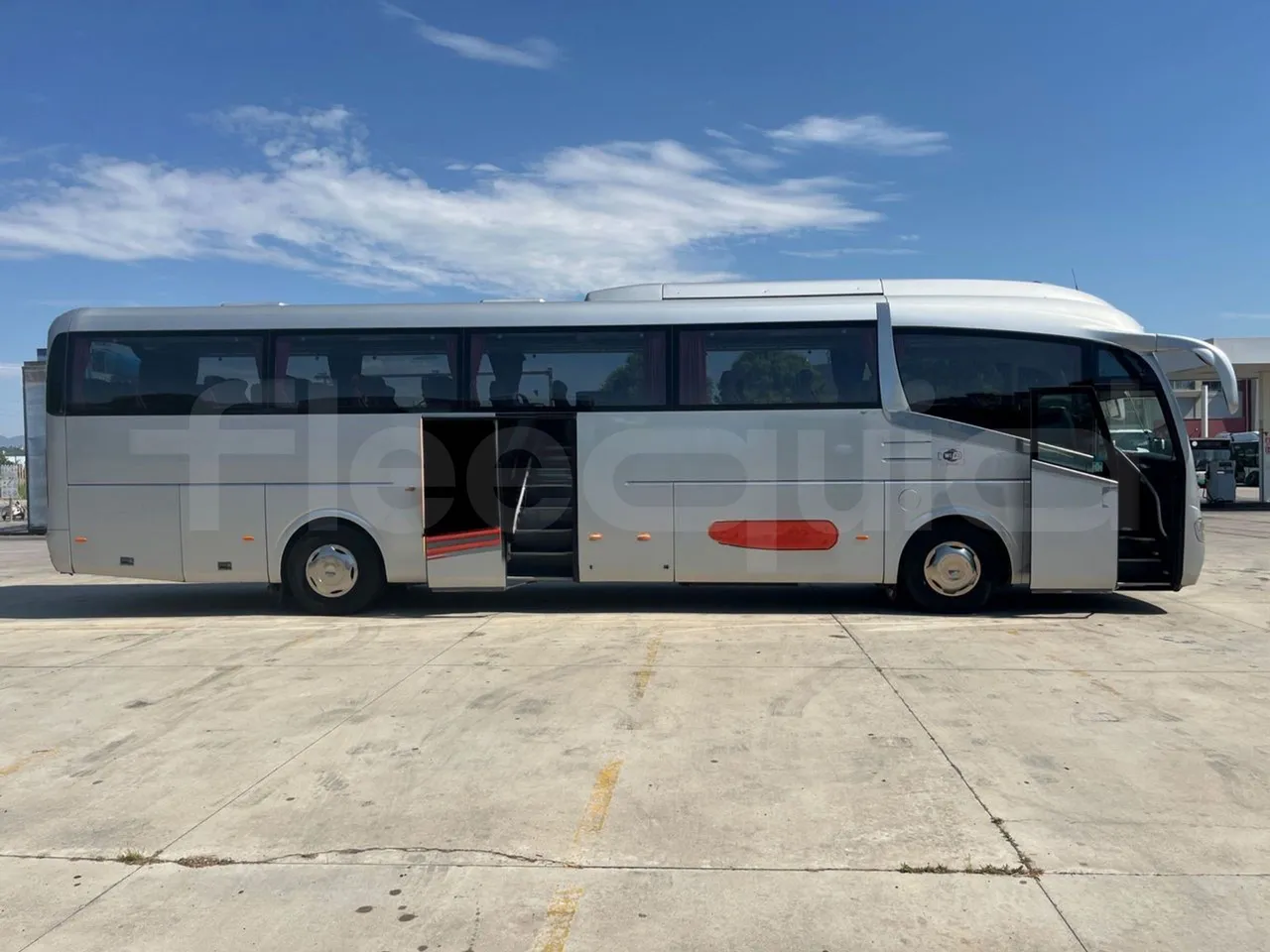 Irizar Scania - right side doors open