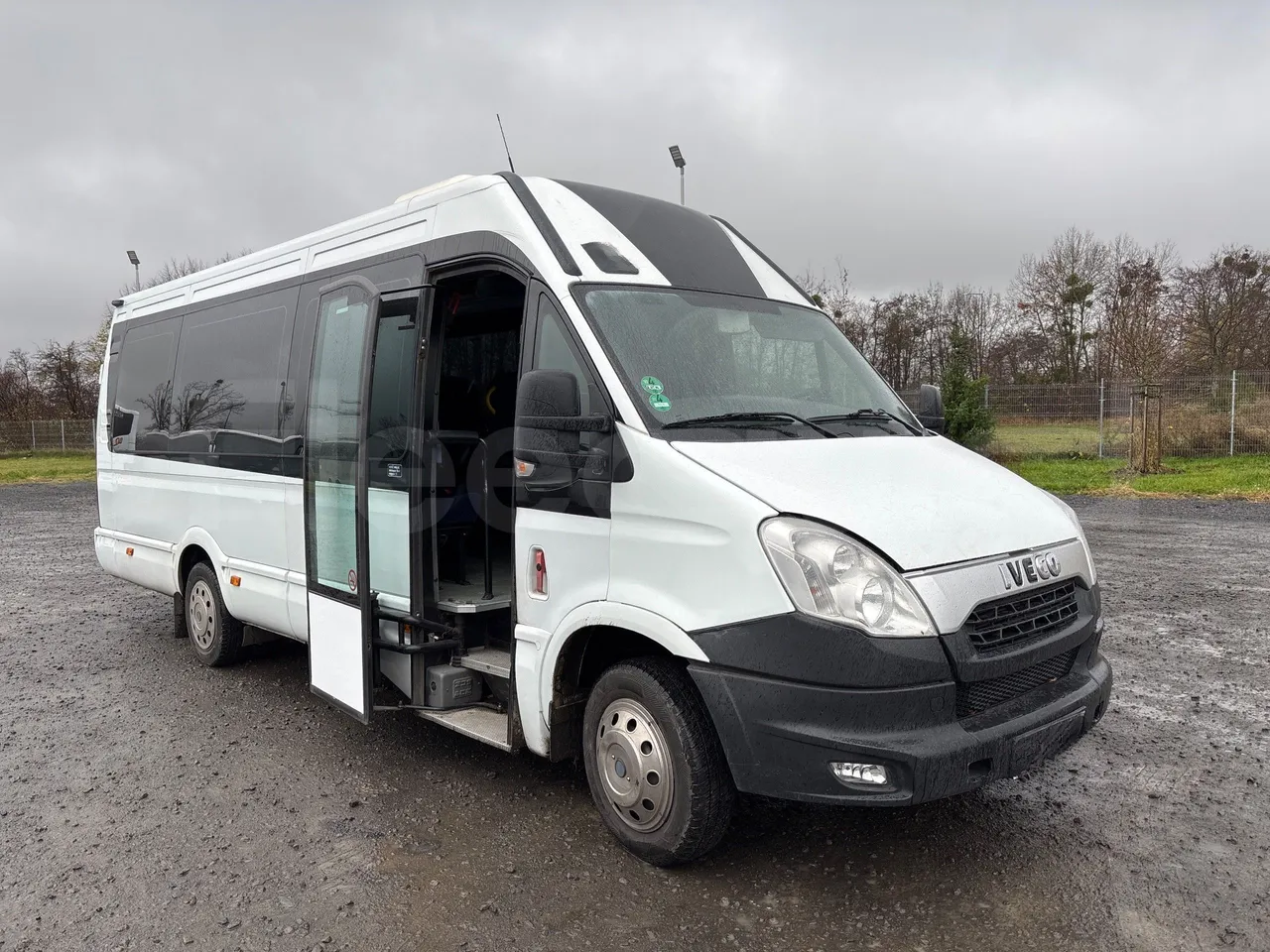 Iveco Daily A40C17 - Euro5 - 125kW - 6mt - 3/4 right front doors open