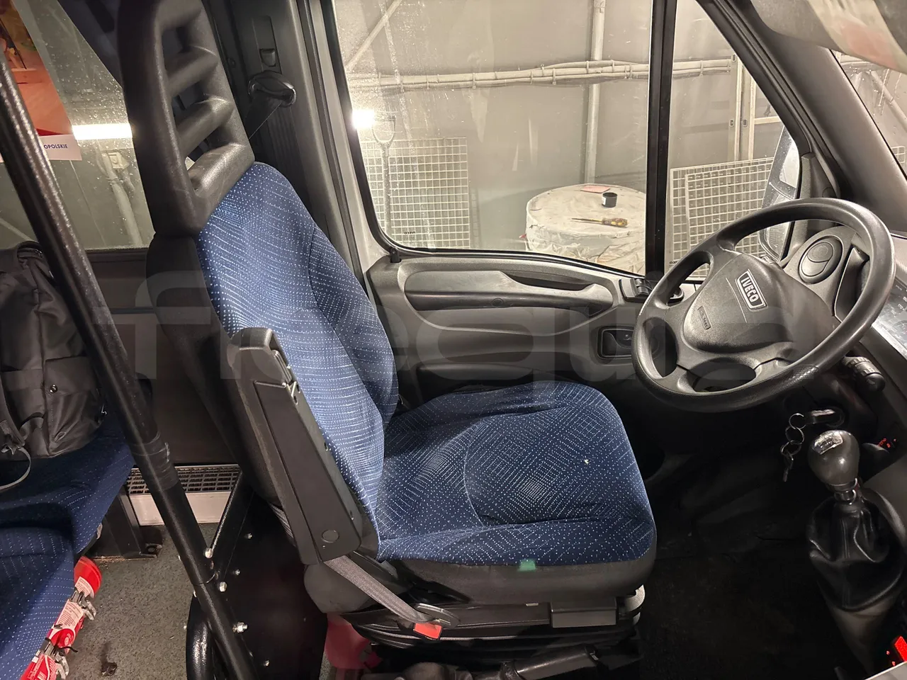 Iveco Daily A40C17 - Euro5 - 125kW - 6mt - driver's seat photo