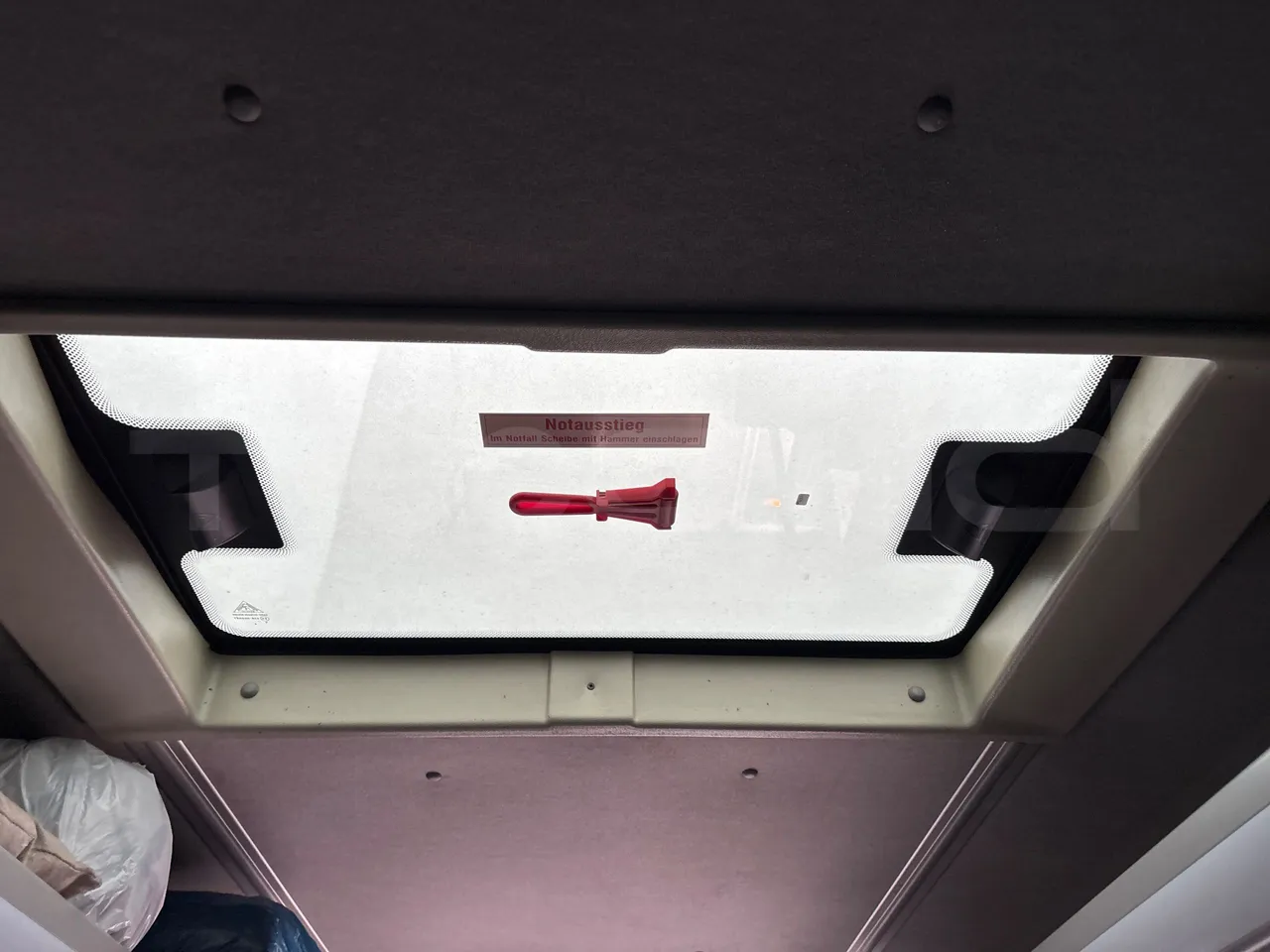 Iveco Daily A40C17 - Euro5 - 125kW - 6mt - roof hatch 1