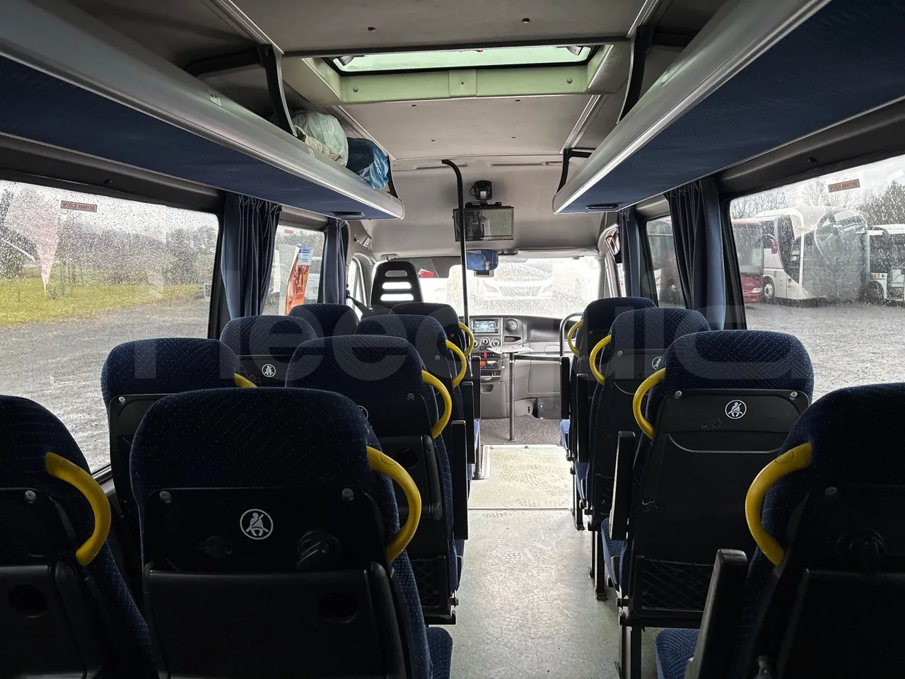 Iveco Daily A40C17 - Euro5 - 125kW - 6mt - forward view middle aisle