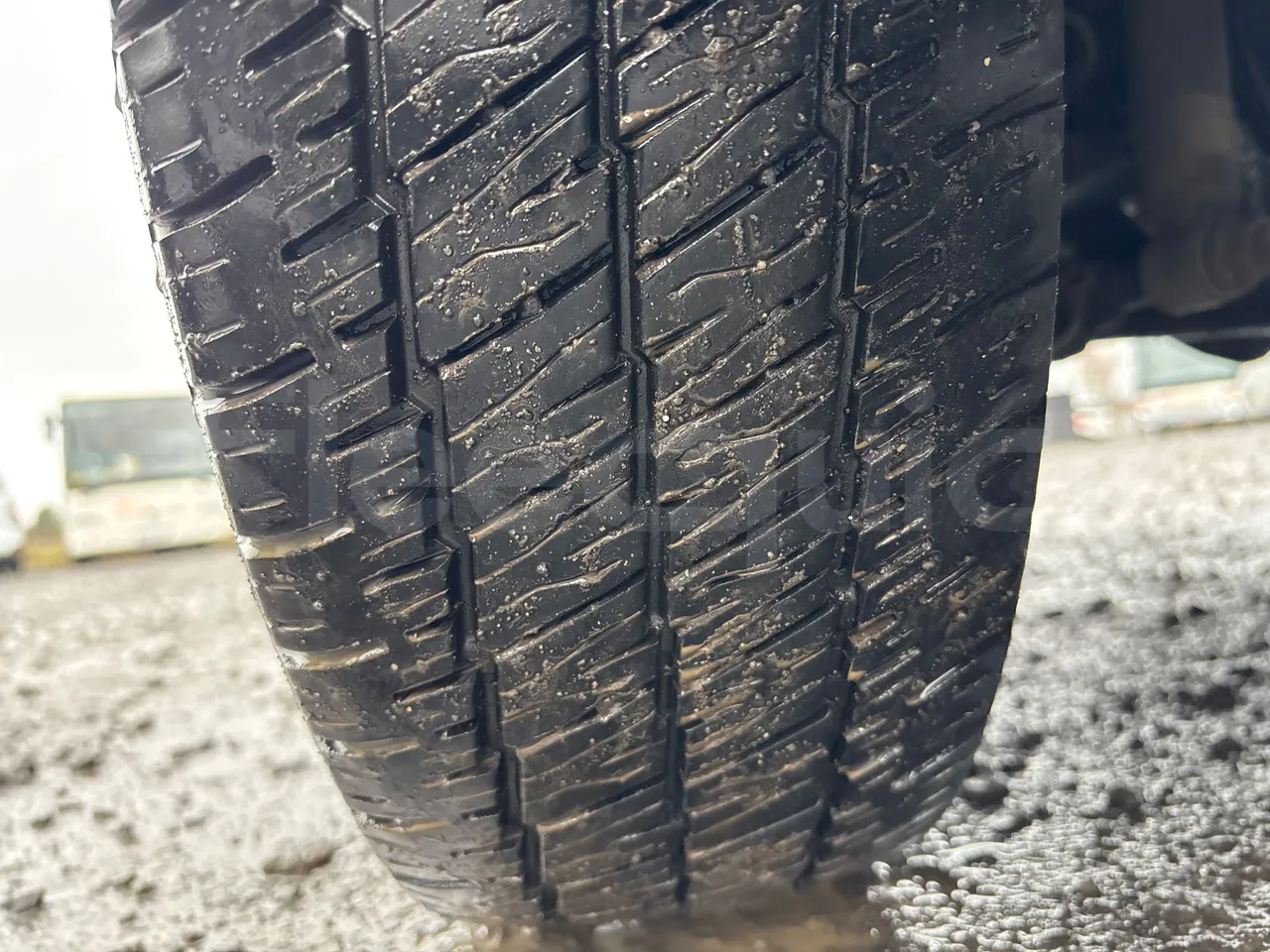 Iveco Daily A40C17 - Euro5 - 125kW - 6mt - tread condition front tires left