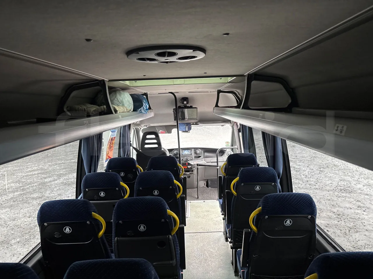 Iveco Daily A40C17 - Euro5 - 125kW - 6mt - overhead compartments photo