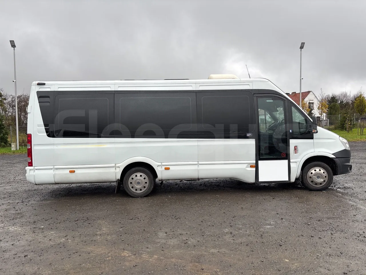 Iveco Daily A40C17 - Euro5 - 125kW - 6mt - right side doors closed