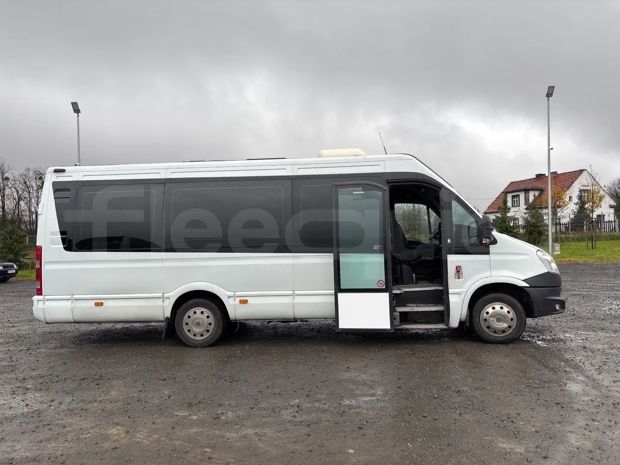 Iveco Daily A40C17 - Euro5 - 125kW - 6mt - right side doors open