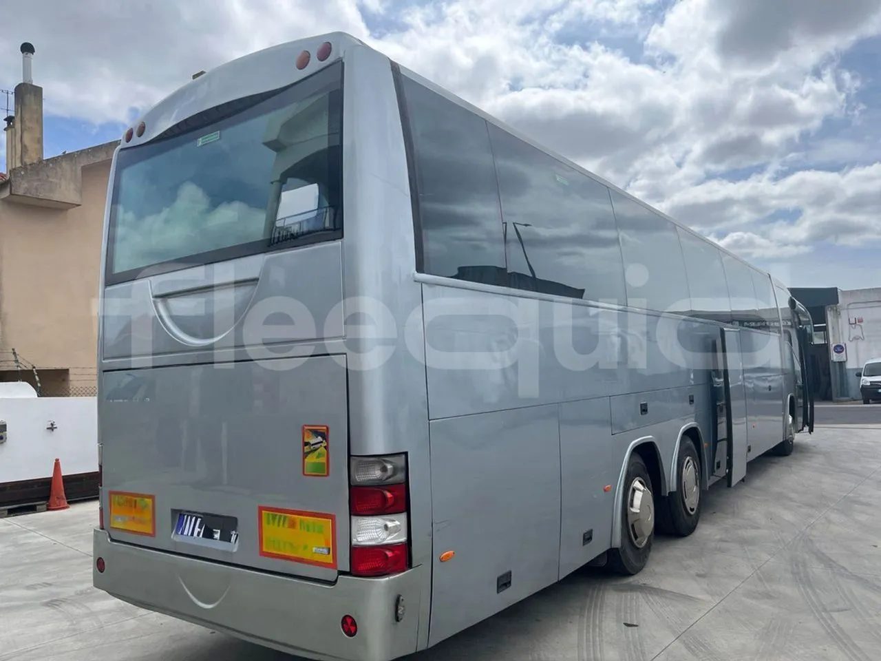 Irizar Scania Century K124EB - EUR3 - 309kW - 15m - 3/4 right rear doors open