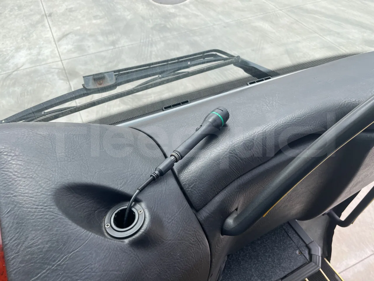 Irizar Scania Century K124EB - EUR3 - 309kW - 15m - hostes microphone accessories photo