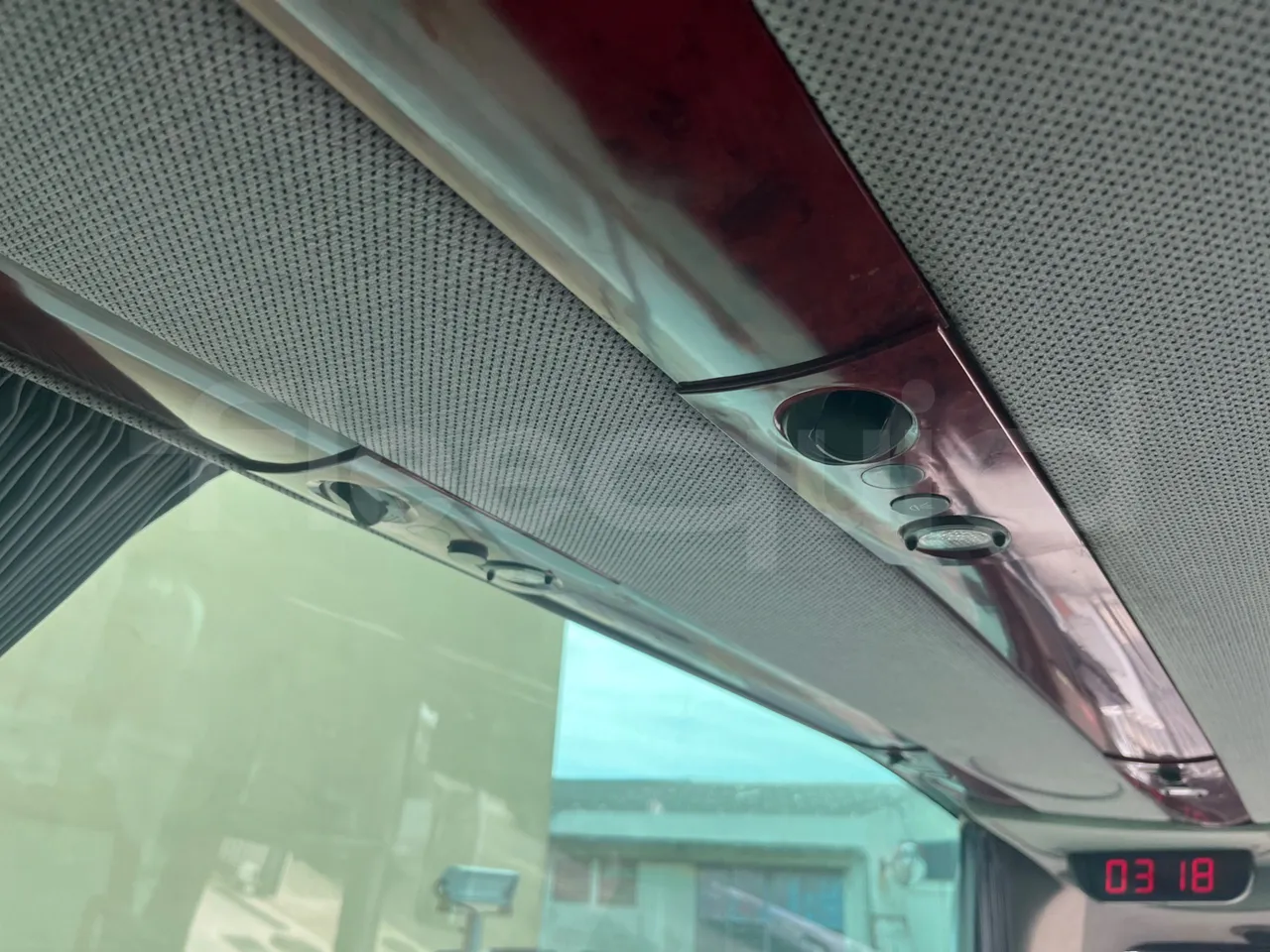 Irizar Scania Century K124EB - EUR3 - 309kW - 15m - usb charging detail