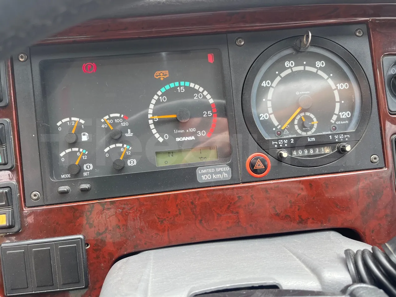Irizar Scania Century K124EB - EUR3 - 309kW - 15m - dashboard lights on