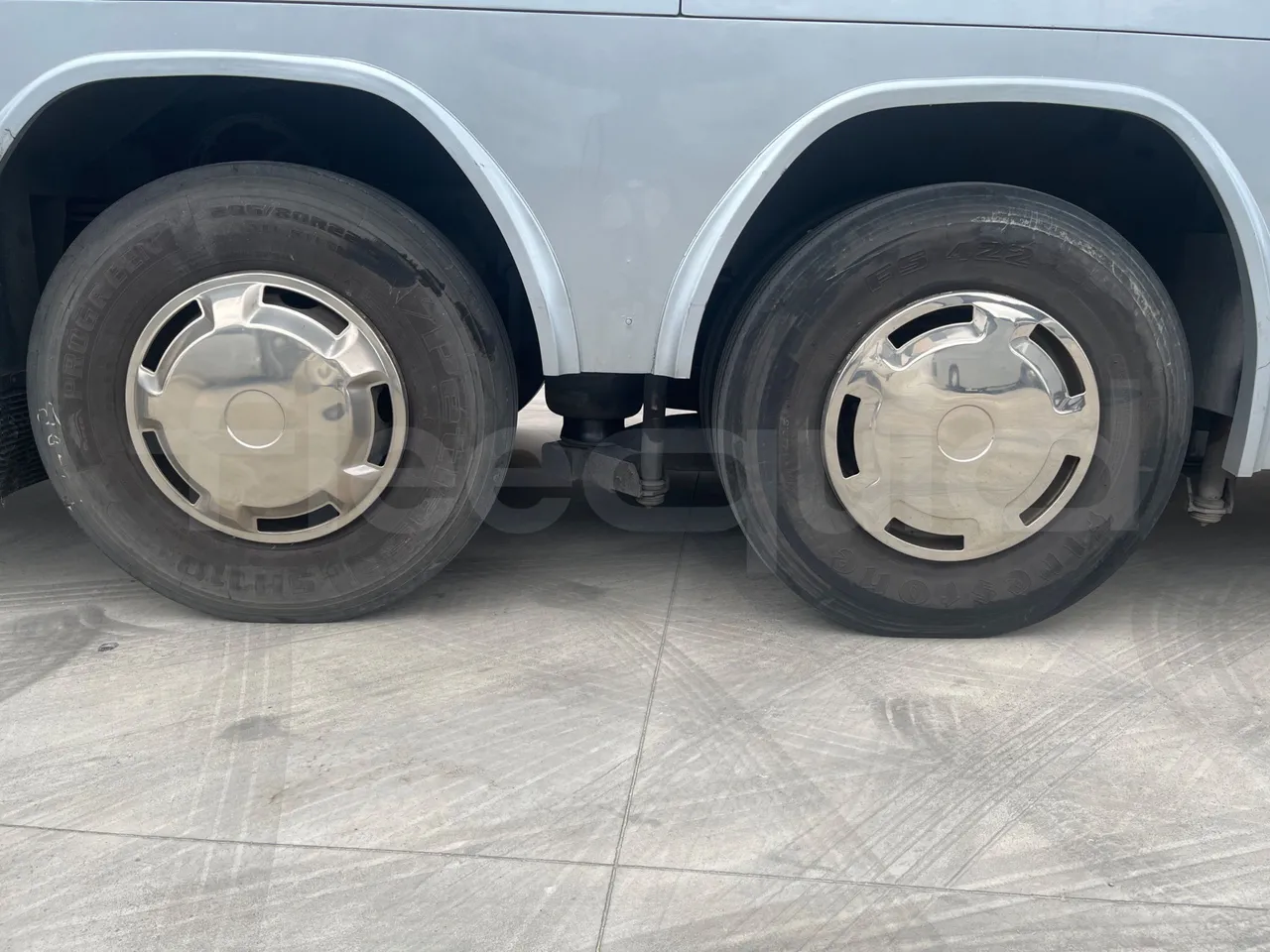 Irizar Scania Century K124EB - EUR3 - 309kW - 15m - tread condition front tires left