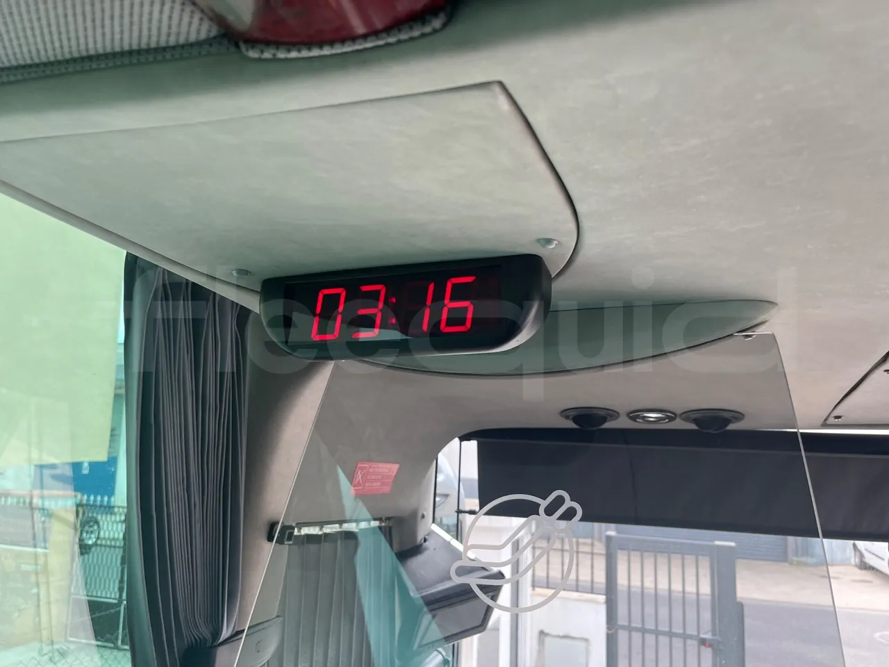 Irizar Scania Century K124EB - EUR3 - 309kW - 15m - power outlets detail