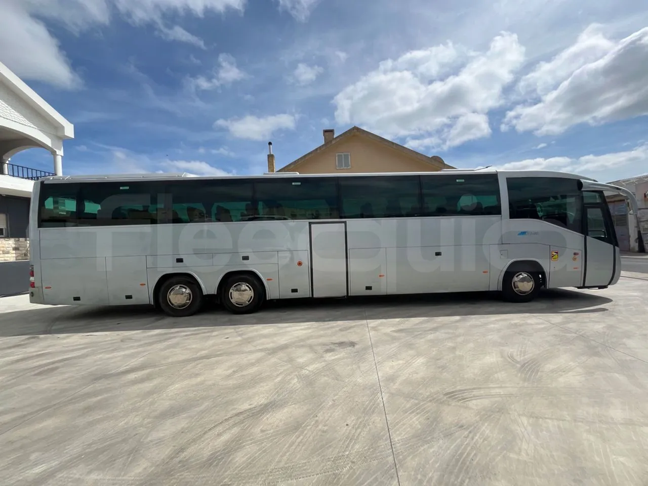 Irizar Scania Century K124EB - EUR3 - 309kW - 15m - right side doors closed