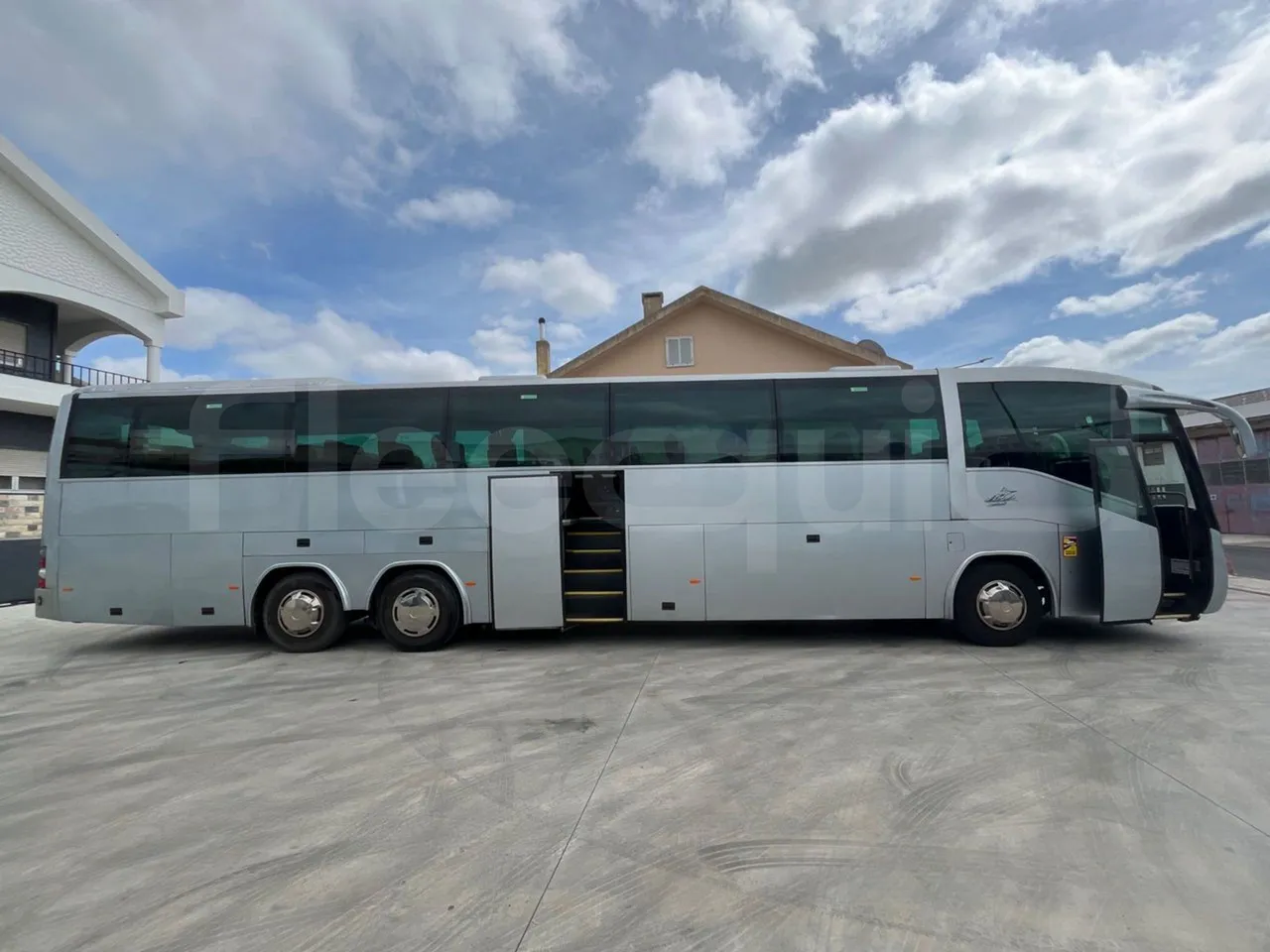 Irizar Scania Century K124EB - EUR3 - 309kW - 15m - right side doors open