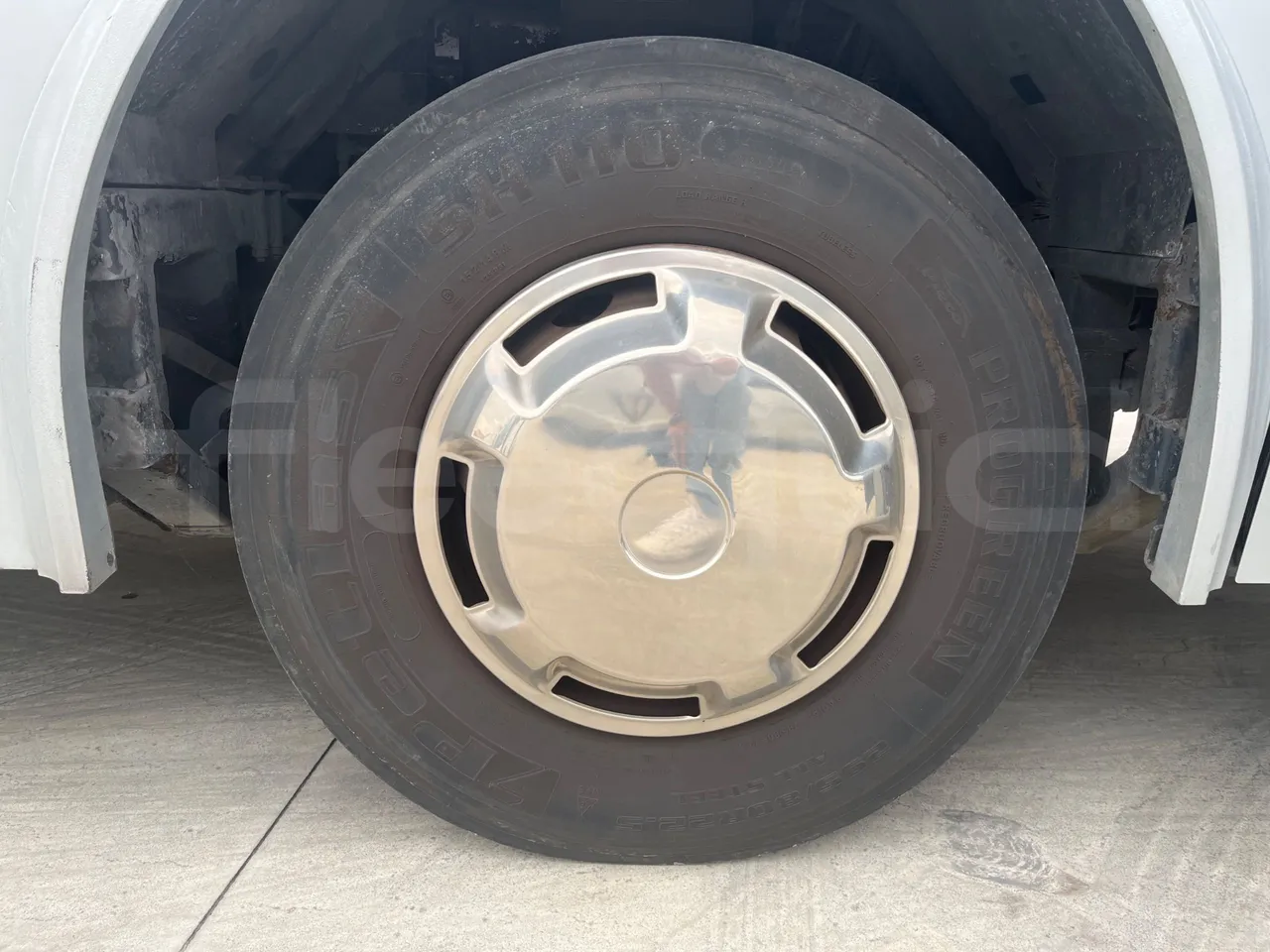 Irizar Scania Century K124EB - EUR3 - 309kW - 15m - front left tire measurements