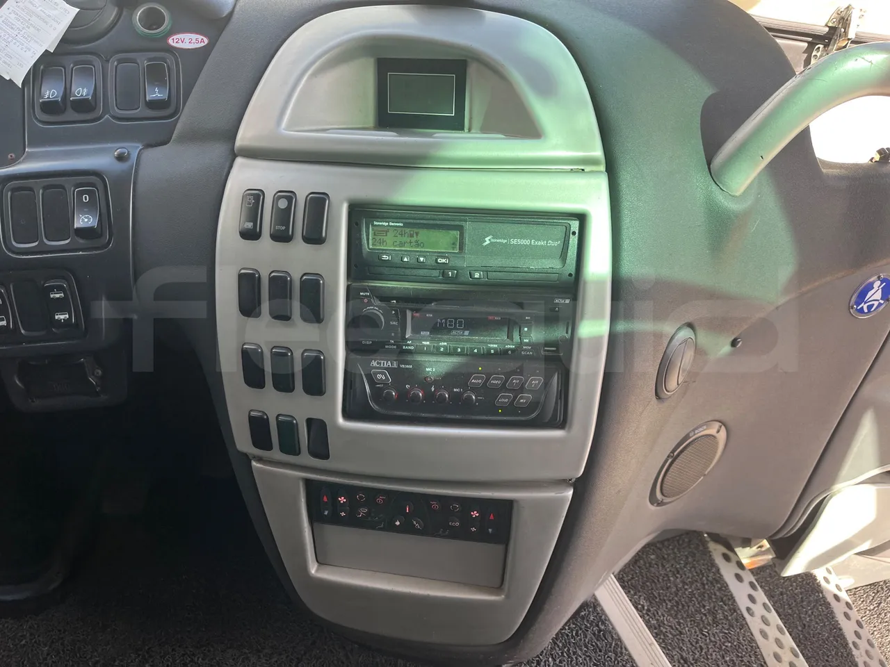 Irizar Scania K 420 EB 4x2 - Euro4 - 309kW - 12.920mt - radio accessories photo