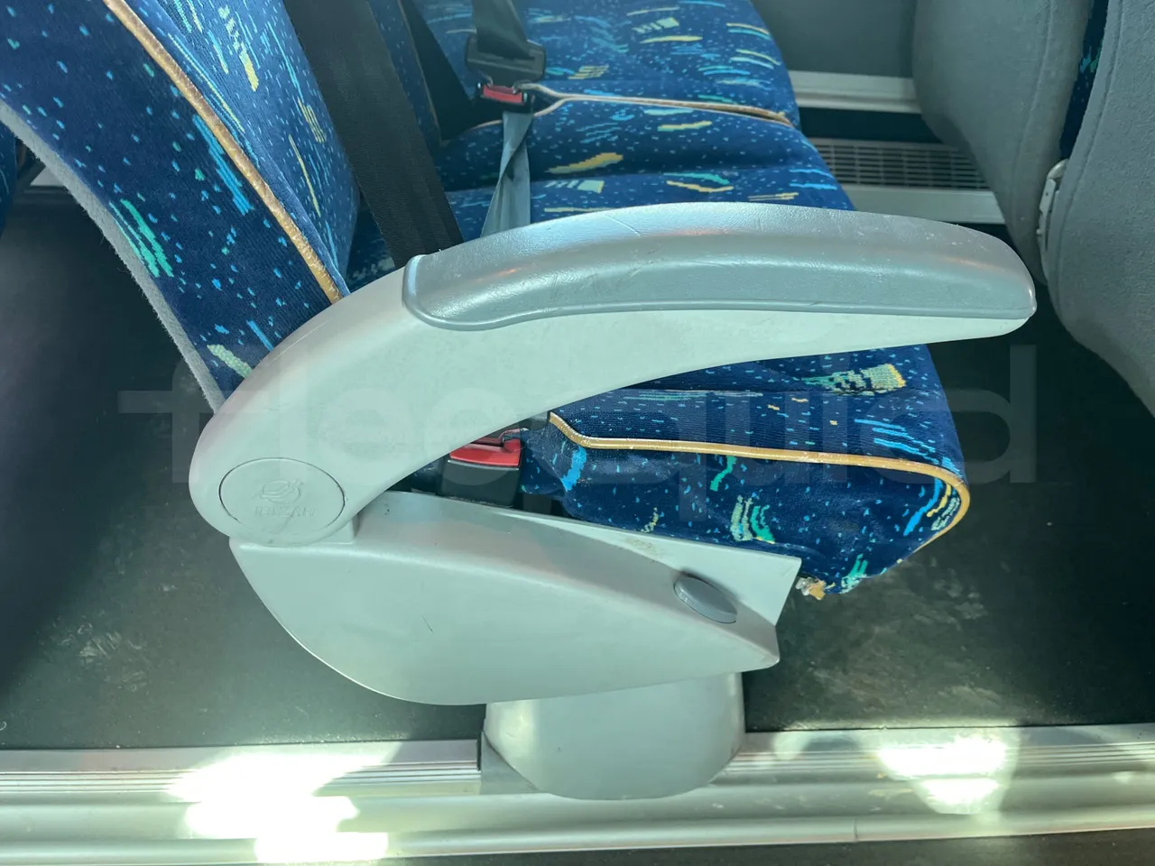 Irizar Scania K 420 EB 4x2 - Euro4 - 309kW - 12.920mt - armrest detail photo