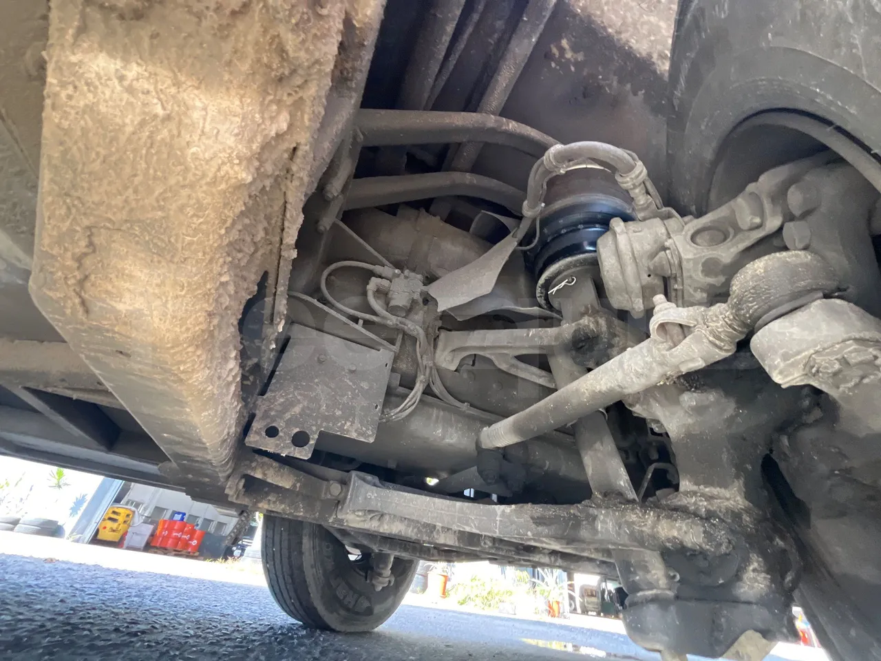 Irizar Scania K 420 EB 4x2 - Euro4 - 309kW - 12.920mt - front shock absorbers right